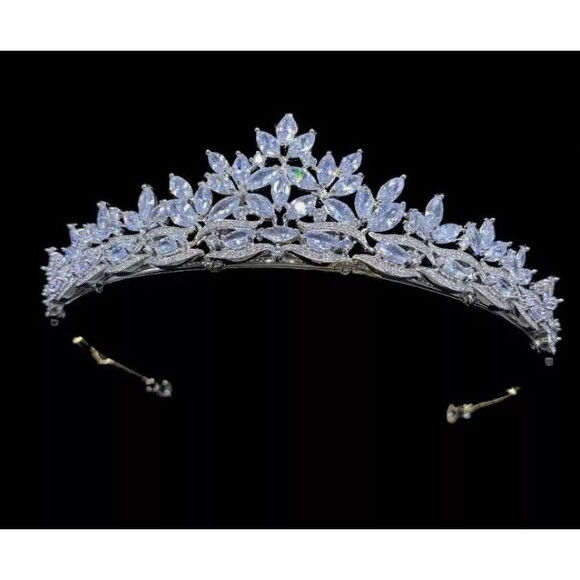 All That Sparkle Is A Unique 8-piece one-of-a-kind  Bridal Accessory Ensemble main image 9